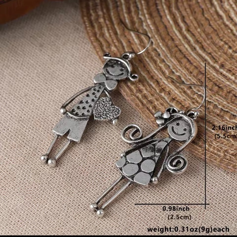 Silver Dangle Earrings – Cute Couple Design
Boy and girl - Picture 6 of 12